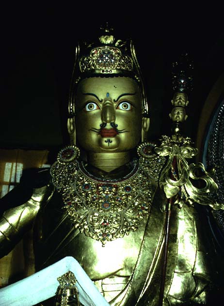 Statue des Padmasambhava in Mc Leod Ganj